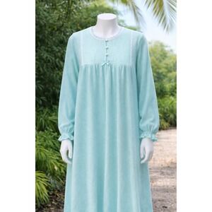 Classic Elements Woman 1X Aqua Nightgown Pintucks Lace Coquette Grandmacore Soft